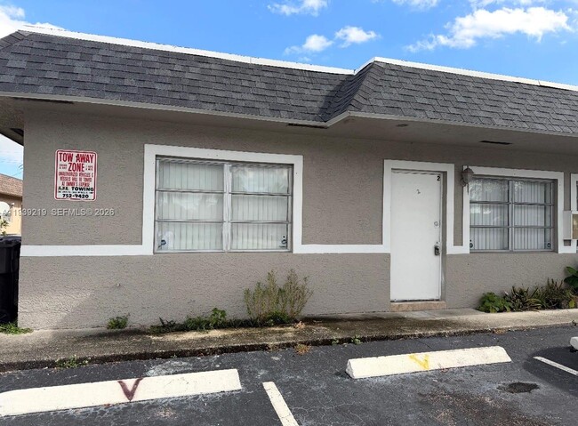 Building Photo - 3970 NW 31st Terrace Unit 2