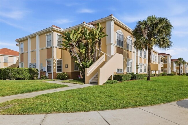 Building Photo - Spacious 2/2 Unit 201