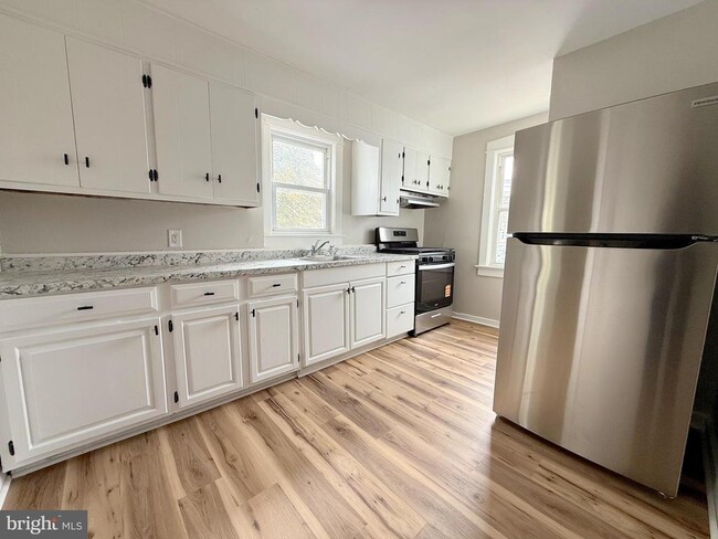 Photo - 27 N Main St