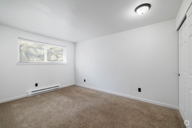 2BR, 1BA - 733SF - Bedroom