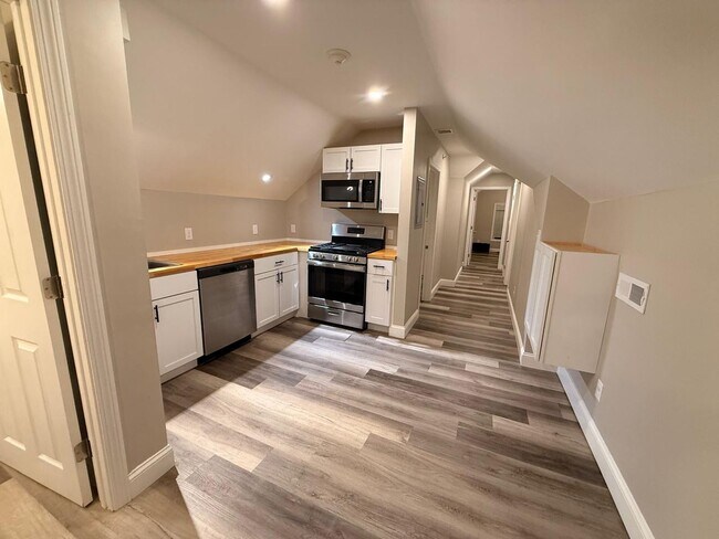 52 Myrtle Ave Unit #3