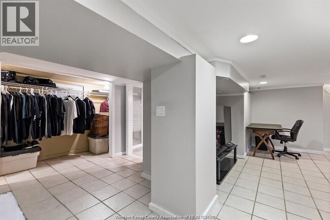 Photo - 1640 HALL LOWER