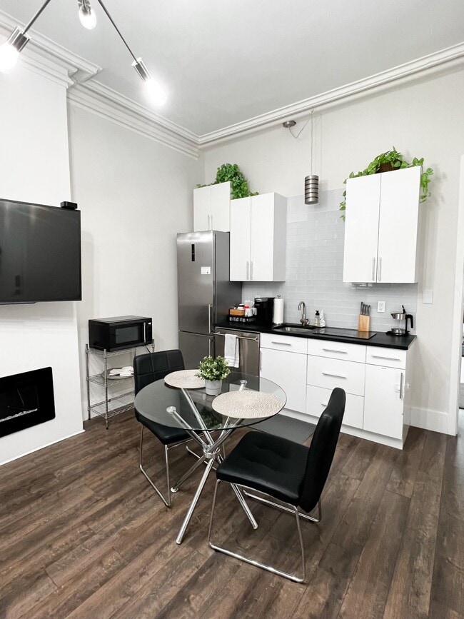 Kitchen - 296 Gates Ave Unidad Apt. 1