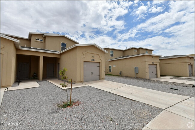 Building Photo - 808 HC Gilbert Minjares Dr Rental