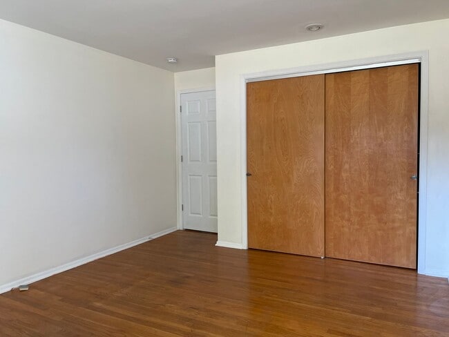 Photo - Charming Mid-Century Modern 3 bedroom on the West Side $1700 per month