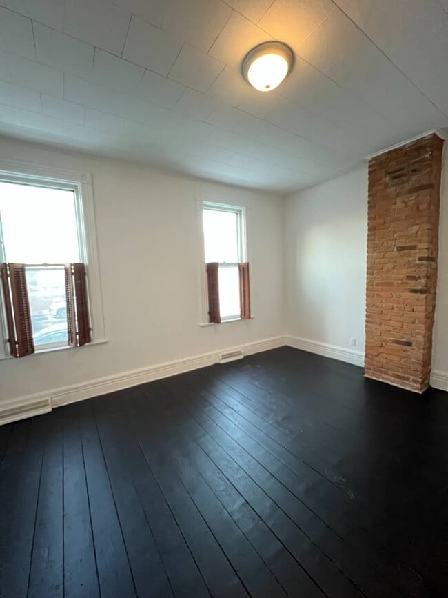 Photo - 124 Front St