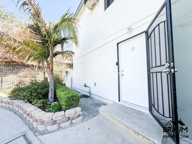 Photo - 15634 Leadwell St Unit 13