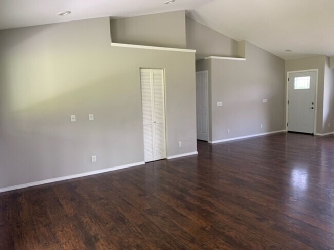 Photo - 3 bed/2 bath - Ready to Move In