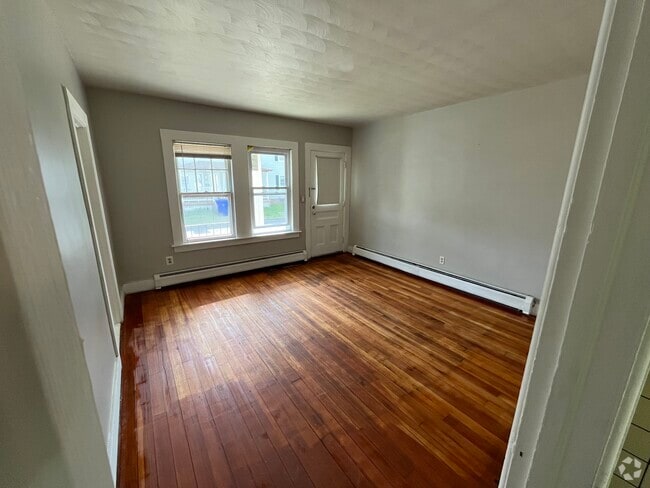 Building Photo - 24 Union St Unit 24 Union St Rental