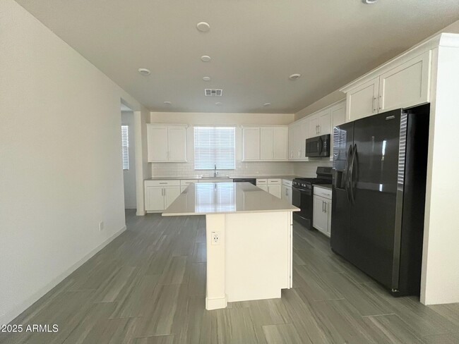 Photo - 710 N Bay Dr