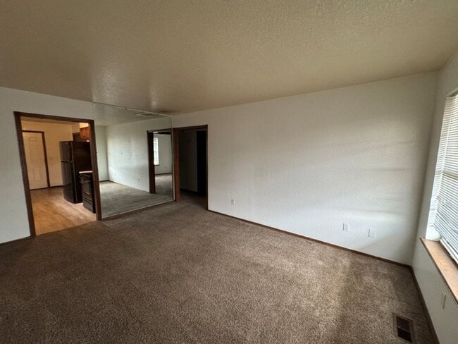 Photo - 2 bed duplex in Mustang, fenced yard, laun...