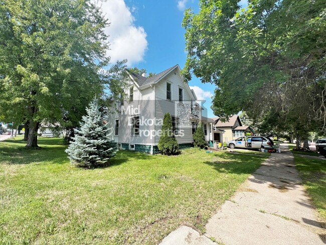 Photo - 735 S Wisconsin- 5 bedroom, 2 bathroom house