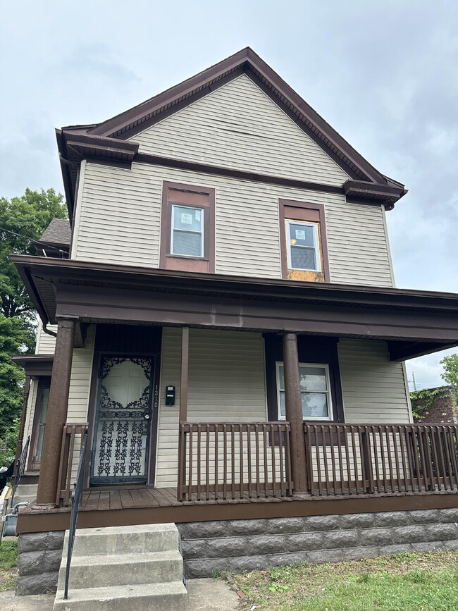 Building Photo - "5-Bedrooms with 2 Full Baths on Olive Street with 1676 sq feet!"