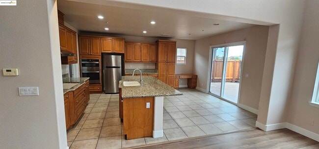 Photo - 1876 Tarragon Dr