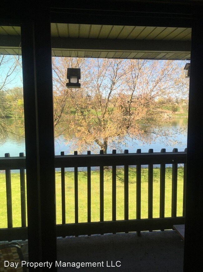 Photo - 410 Fox Shores Dr