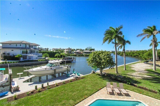 Photo - 4879 Esplanade St