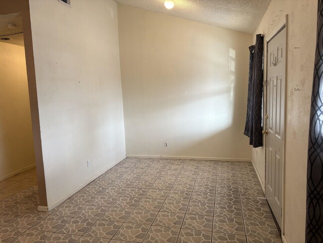 Building Photo - 102 I Ave