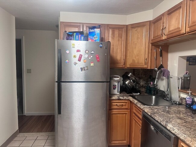 Building Photo - 1 Maude St Unit 3