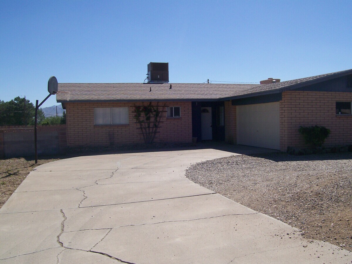 Photo - 3706 Martingale Dr House
