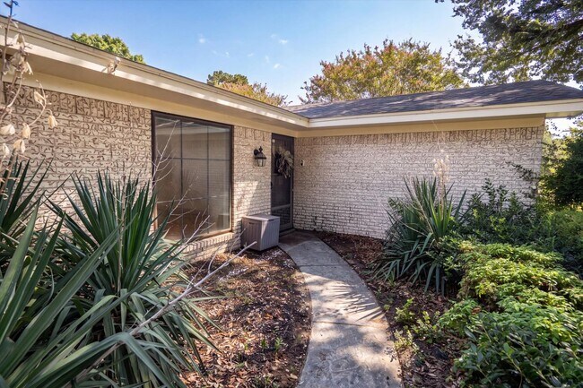2108 Forest Hills Rd