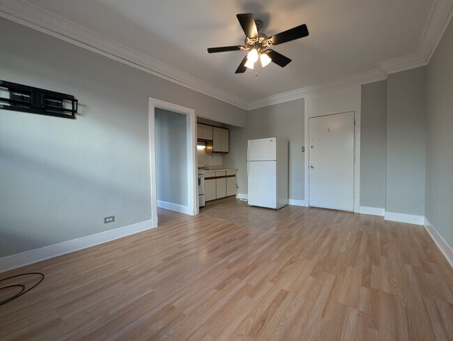 Photo - 3835 N Fremont St Unidad 3831-508