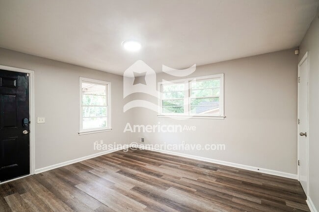 Photo - 912 Old Oak Dr