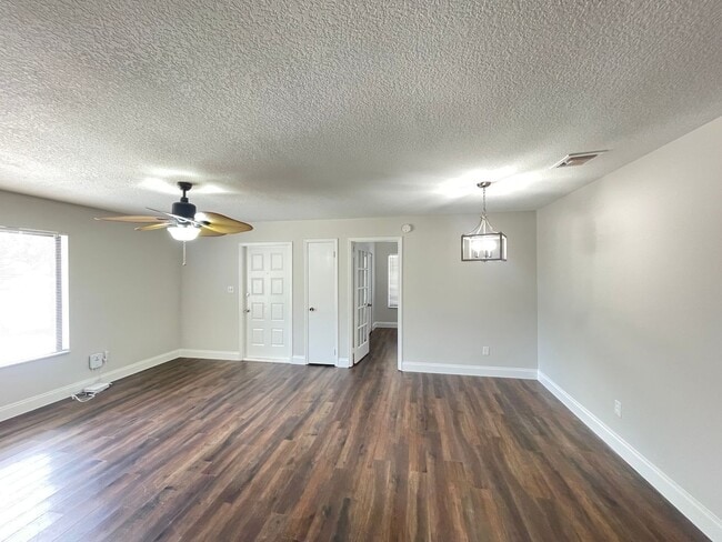 Photo - 7800 Fernbrook Way
