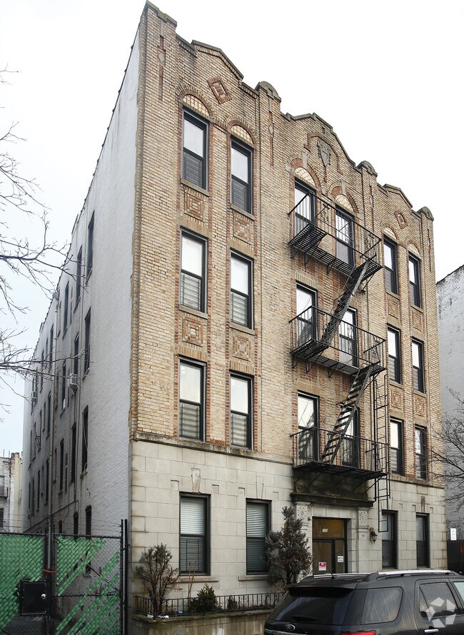 Landau Apartments - Landau Apartments