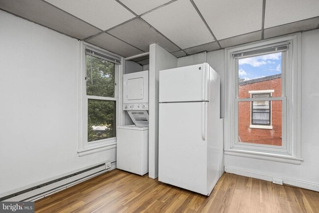 Photo - 305 W Biddle St