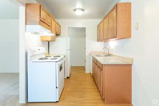 2 BR, 1 BA - 900 SF