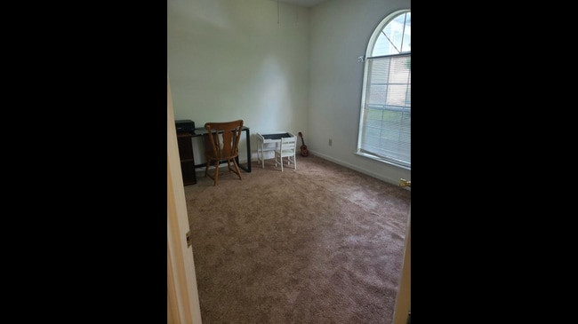 Photo - 107 Colchester Ct