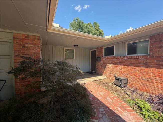 Photo - 2517 Chateau Dr