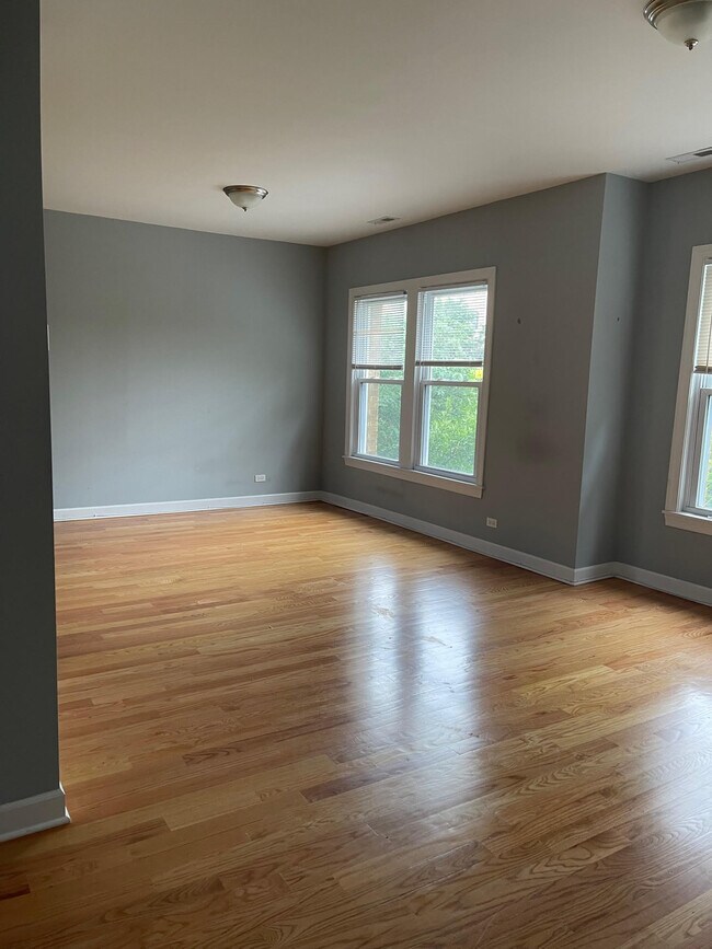 1642 W Pratt Blvd Unit TWO BEDROOMS - 3D