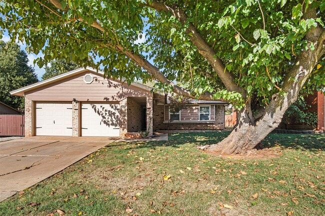 Photo - 625 Hawthorne Pl