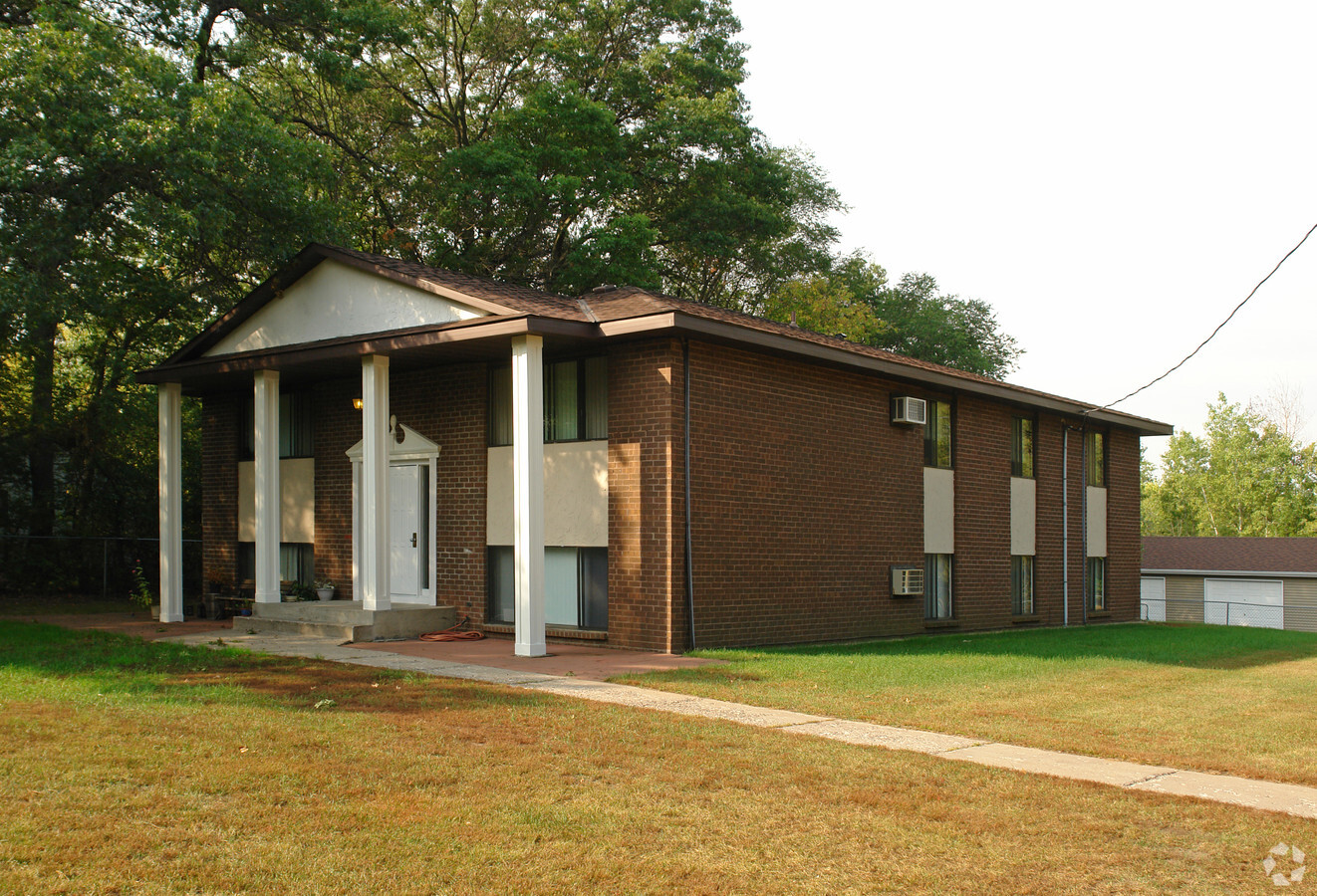 Butterfield Commons - Butterfield Commons Apartments