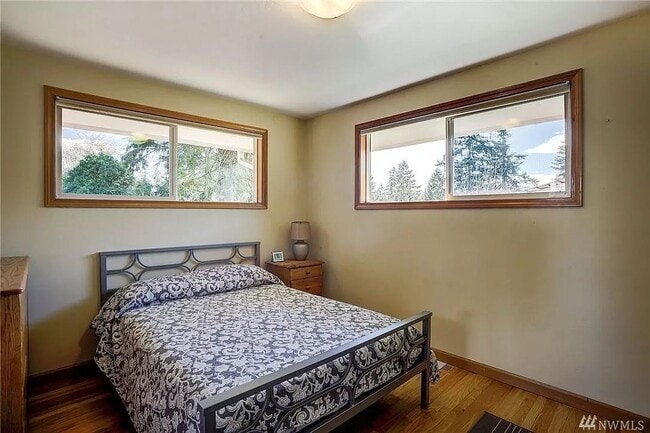 Photo - Beautiful and bright 3 bed / 2 bath rambler for rent!