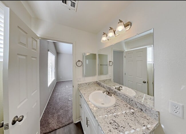 Photo - 125 Ludlow Dr