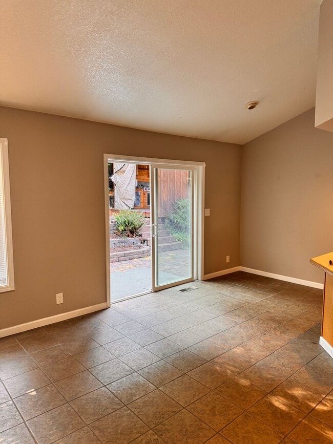 Photo - 1327 NW Vallejo St