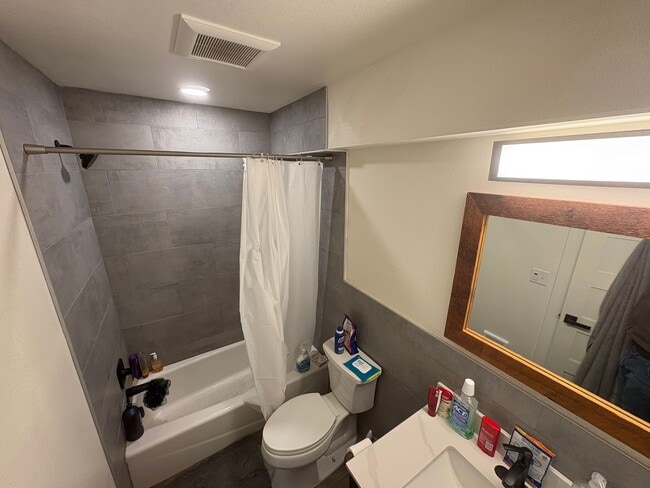 Photo - 216 E 7th St Unidad 216 E 7th St. - #1