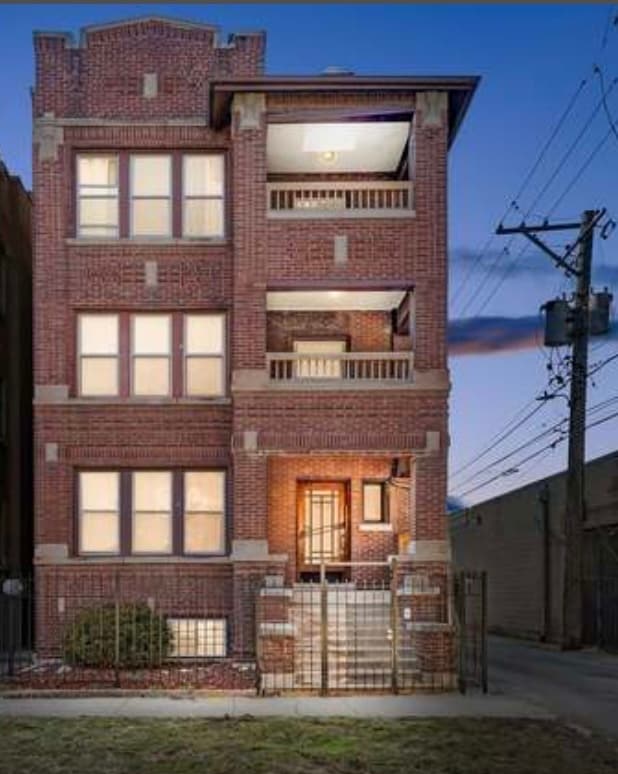 Building Photo - 7914 S Champlain Ave Unit B