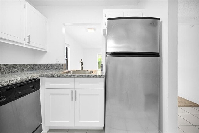Colonial Village - 7550 Stirling Rd