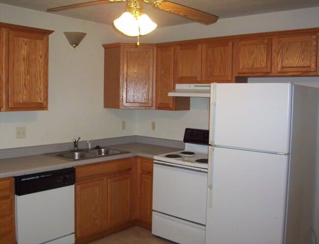 Building Photo - Fairway Tri-Plex Unit 3321 Fairway Rental