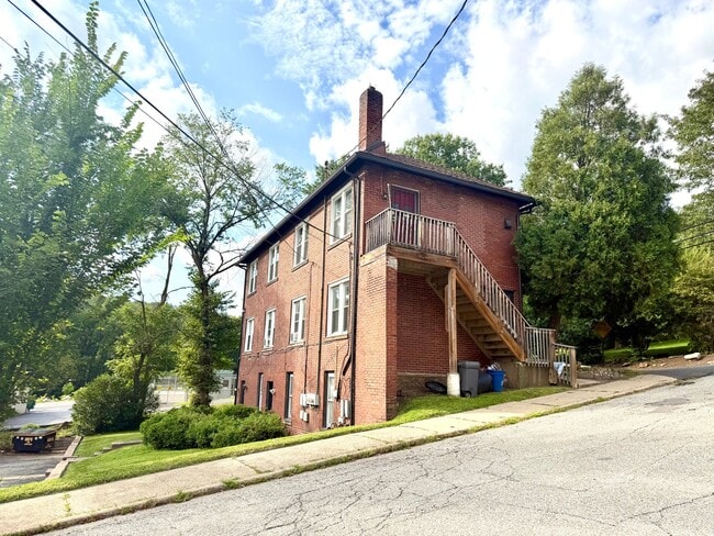Photo - 207 Newport Rd Unit 2