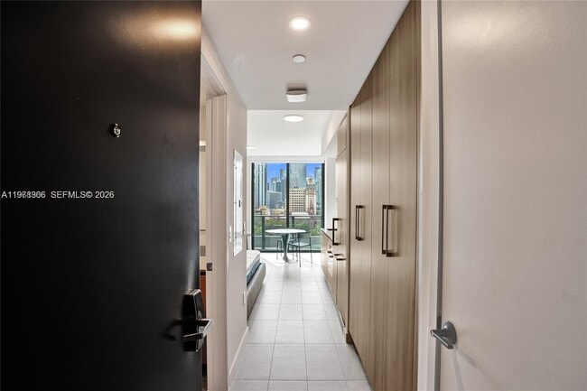 Building Photo - 121 NE 5th St Unit 801b