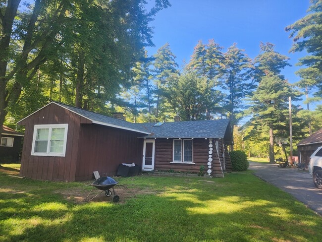 Building Photo - 3886 N West River Rd