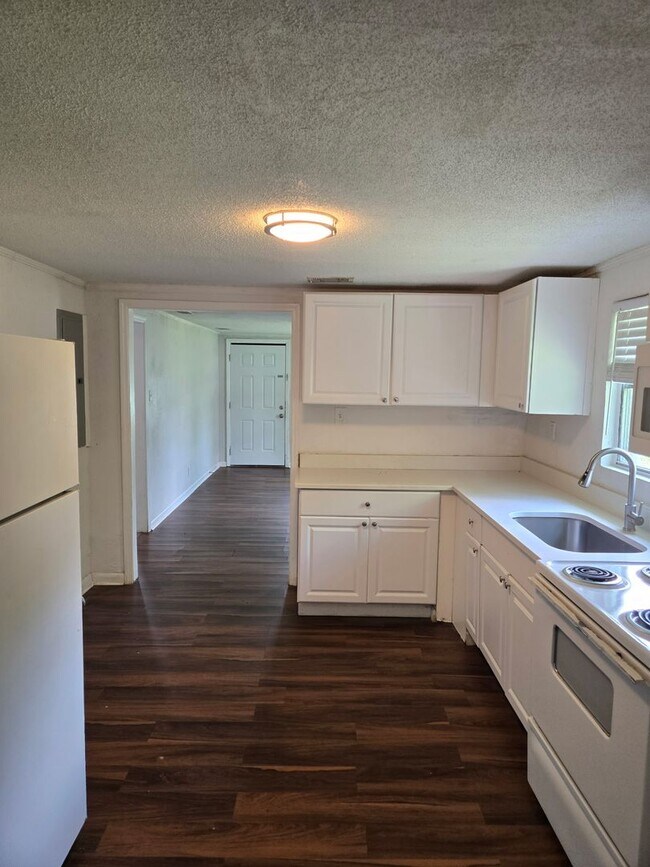 Photo - 209 Baker St