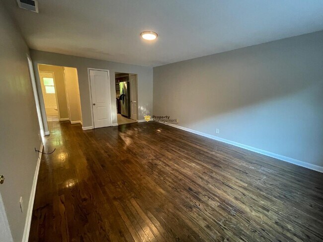 Photo - Modern 2 Bed Apartment with Spacious Layou...