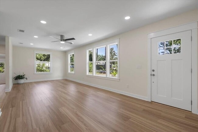 Building Photo - 1602 Carruthers St