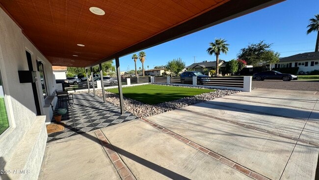 Photo - 222 E Southgate Ave