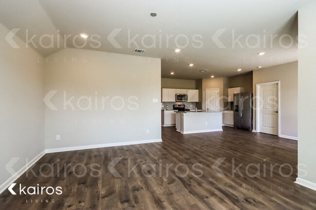 Photo - 106 Royal Oak St